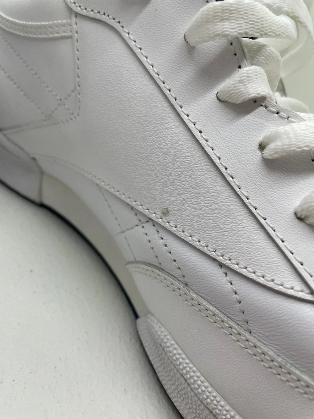 Reebok White Sneakers with Navy Accent Low-Top sz 14 men’s
